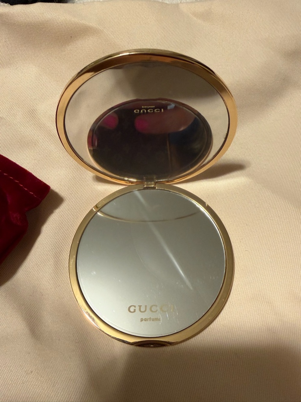 Gucci Red Box with Gold Logo - Picture 5 of 5